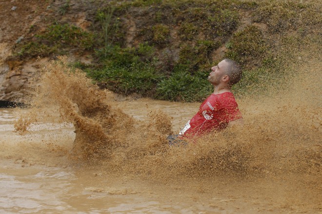 É preciso ter jeito na queda. | Foto: Henry Milleo/Gazeta do Povo