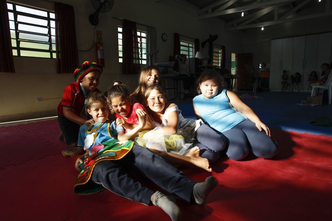 ONG atende precisamente 210 crianças e adolescentes. Tem fila de espera para entrar no projeto., que é mantido parte pela Lei Rouanet, parte pelos lucros de um bazar de usados no bairro Bacacheri, | Daniel Castellano/Gazeta do Povo