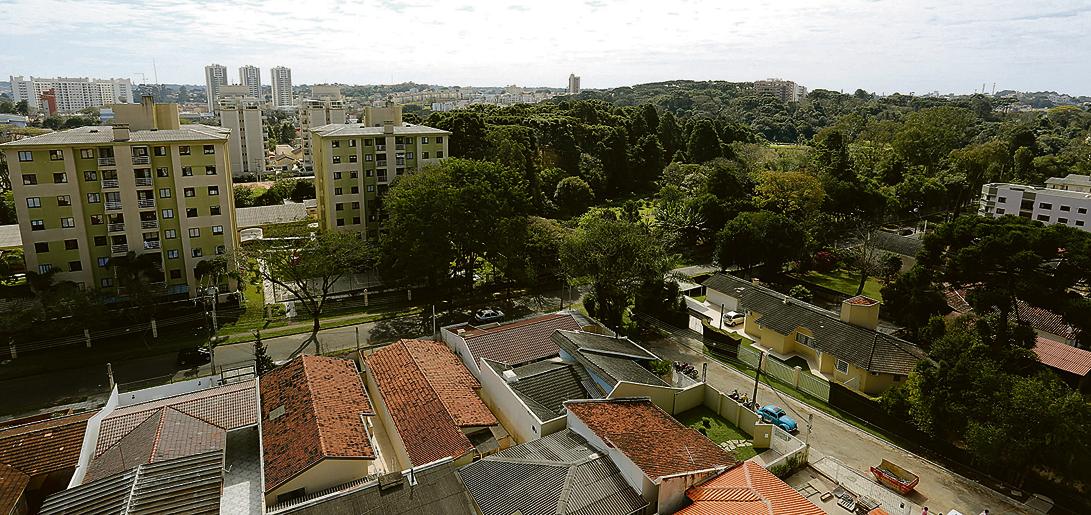 Expansão imobiliária levou novos empreendimentos para regiões em que a preservação ambiental é exigida por lei. | Ivonaldo Alexandre/Gazeta do Povo