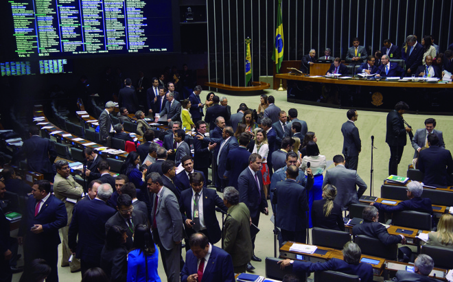 Plenário da Câmara dos Deputados: redução da maioridade penal agora segue para votação do Senado. | Fabio Rodrigues Pozzebom/Agência Brasil