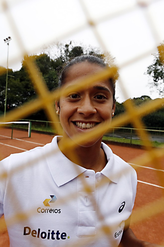 Atleta volta aos treinos em Curitiba, agora para o desfecho da temporada. O calendário é puxado. 31/09 - US Open ; 07/09 - Biarritz (FRA); 14/09 H St Malo (FRA); 28/9- WTA Premier Wuhan (China) ;05/10- WTA Premier Beijing (China) ;12/10- WTA International Tianjin (China) . | ALBARI ROSA/gazeta do povo
