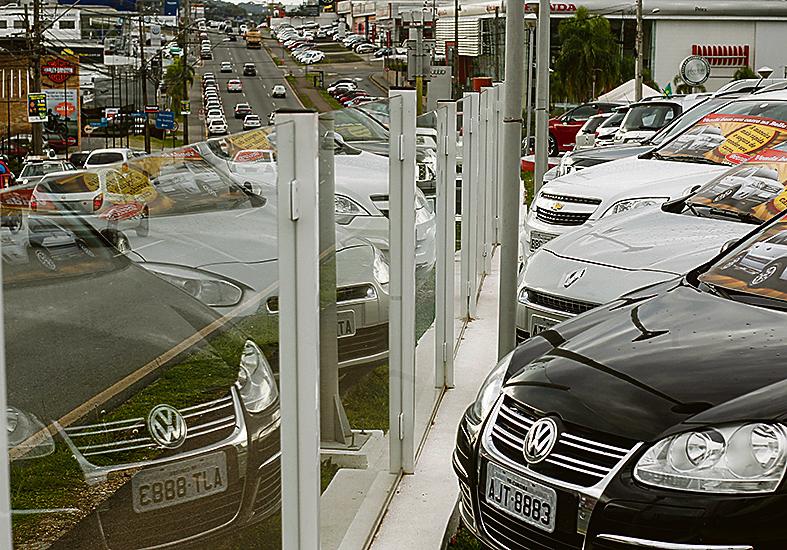 Foi a primeira vez desde 2011 que os usados foram mais financiados. | Daniel Castellano/Gazeta do Povo