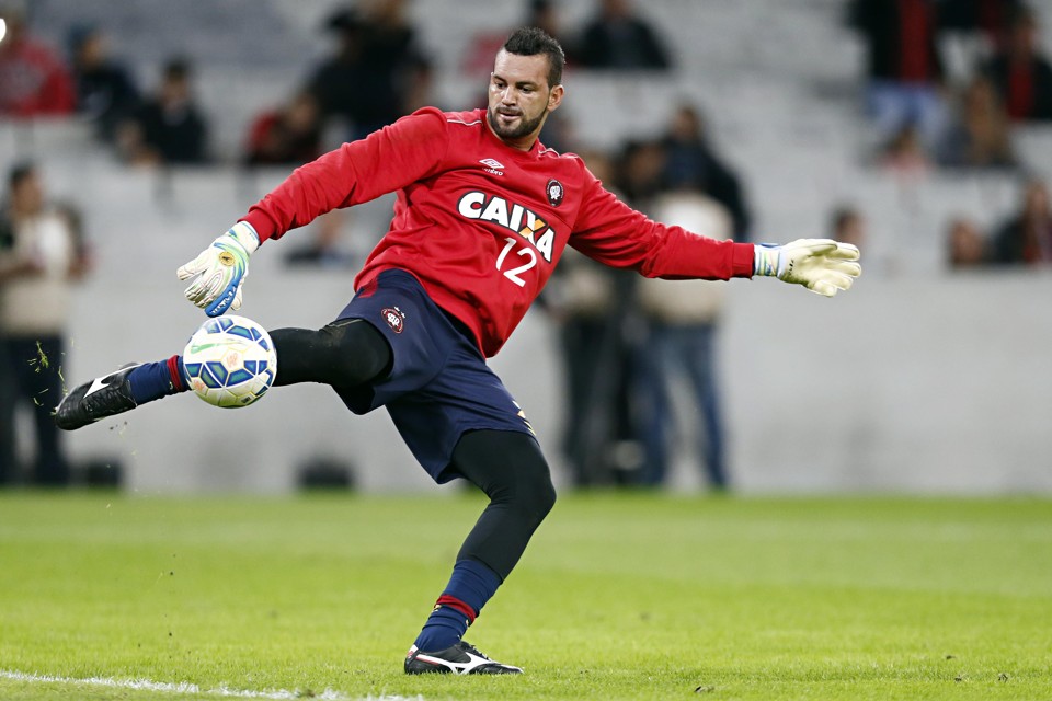 Weverton é o terceiro goleiro que mais pratica defesas no Brasileiro. | Albari Rosa/Gazeta do Povo