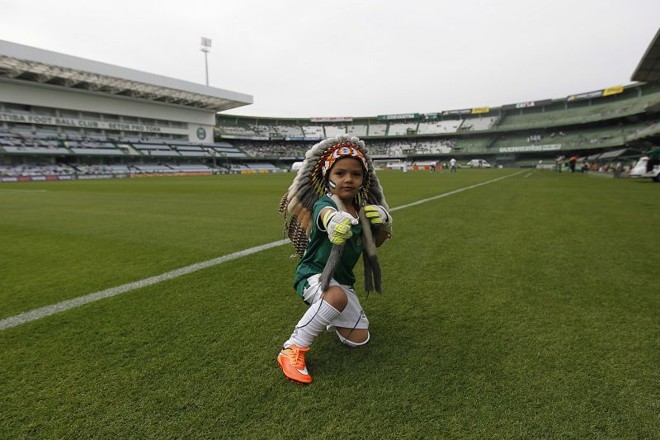 Torcedor mirim da Chapecoense veio caracterizado ao Couto. | Jonathan Campos