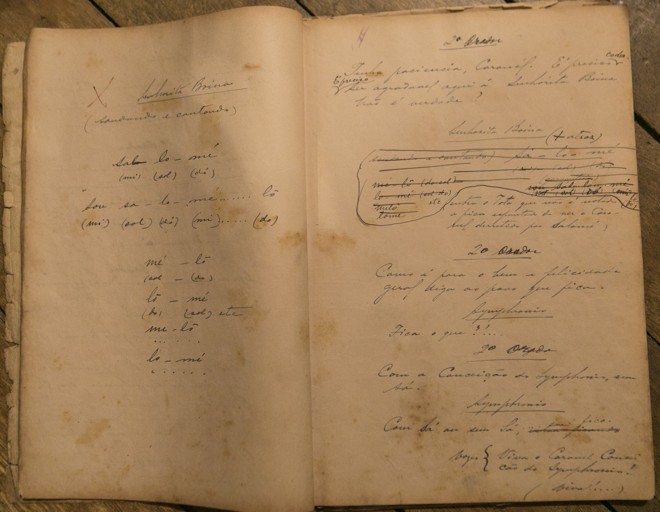 Reprodução de páginas do libreto manuscrito pelo compositor Benedico Nicolau dos Santos. | Marcelo Andrade/Gazeta do Povo