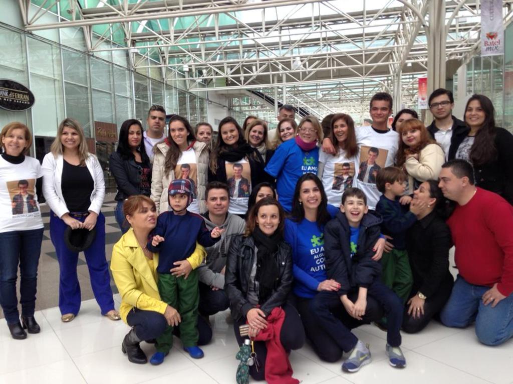 Pais se reuniram no Novo Batel na tarde deste domingo | Adriana Czelusniak/Reprodução Facebook