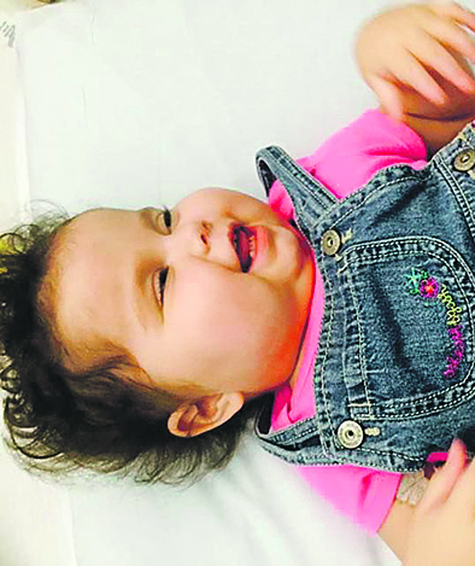 Sofia nasceu com Síndrome de Berdon, uma doença rara que impede o funcionamento do intestino | Reprodução/Facebook