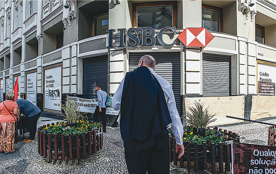 Depois de 18 anos no Brasil, o HSBC repassará ao Bradesco 1,3 mil agências e 5 milhões de clientes. | Daniel Castellano/Gazeta do Povo