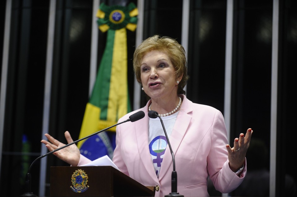 Marta Suplicy com a camiseta da campanha pela aprovação da cota para mulheres: maior representatividade. | Moreira Mariz/Agência Senado