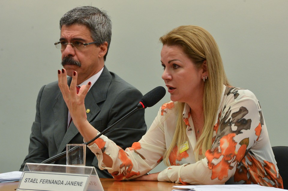 Stael Fernanda Janene, viúva do ex-deputado José Janene, durante depoimento na CPI. | José Cruz/Agência Brasil