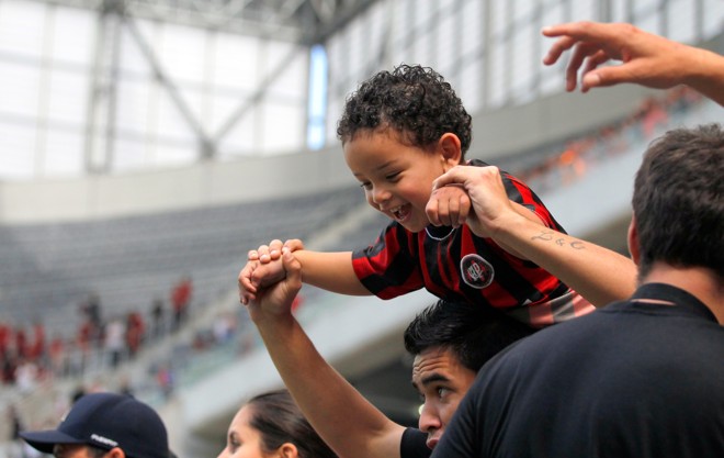 Dia dos pais também é comemorado na Arena com o jogo entre Atletico PR X Sport. | Daniel Castellano/Gazeta do Povo