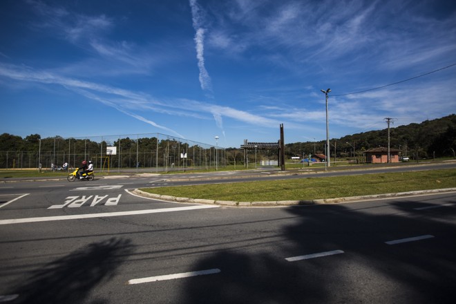 A rua passa em frente ao Parque Tingui, que costuma atrair um grande público nos finais de semana. | Brunno Covello/Gazeta do Povo