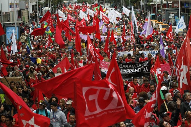 Contando com a capital paranaense, atos em defesa da presidente serão realizados em 32 cidades do país | 