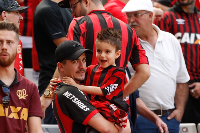Dia dos pais também é comemorado na Arena com o jogo entre Atletico PR X Sport. | Daniel Castellano/Gazeta do Povo