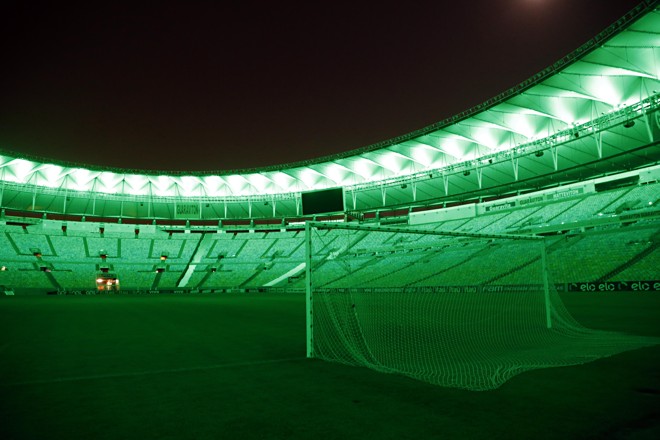 O estádio do Maracanã ficou verde na noite que completa 30 anos do título brasileiro do Coritiba. | Albari Rosa/Gazeta do Povo