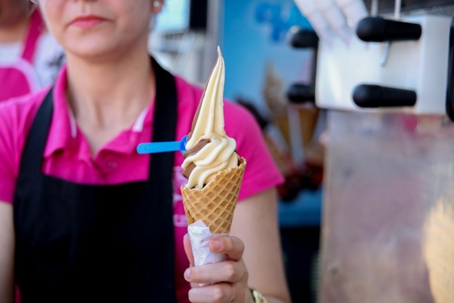 Sorvete vira opção para refresco em meio aos dias ensolarados da feira. Foto: Daniela Barcellos-Palácio Piratini | 