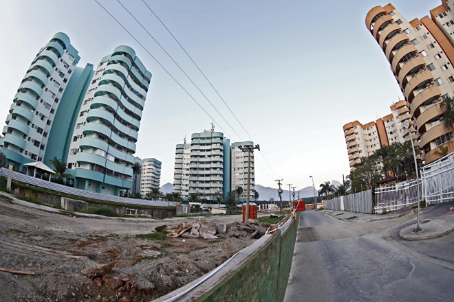 Vila Pan-Americana chamada de Vila do Pan na Barra da Tijuca no Rio de Janeiro, que foi construída para os jogos Pan-Americana de 2007 e que está com problemas estruturais nas ruas de acesso da vila. | Albari Rosa/Gazeta do Povo