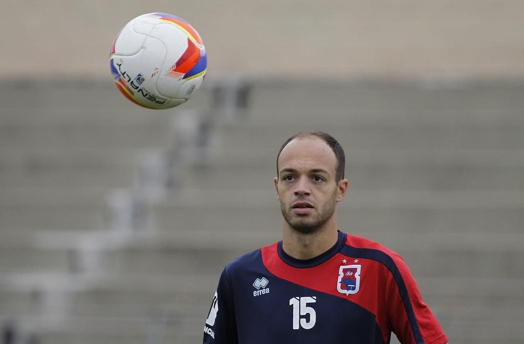 Carlão, de 23 anos, foi indicado pelo técnico Fernando Diniz ao Paraná e correspondeu na estreia: três gols. | Jonathan Campos/Gazeta do Povo
