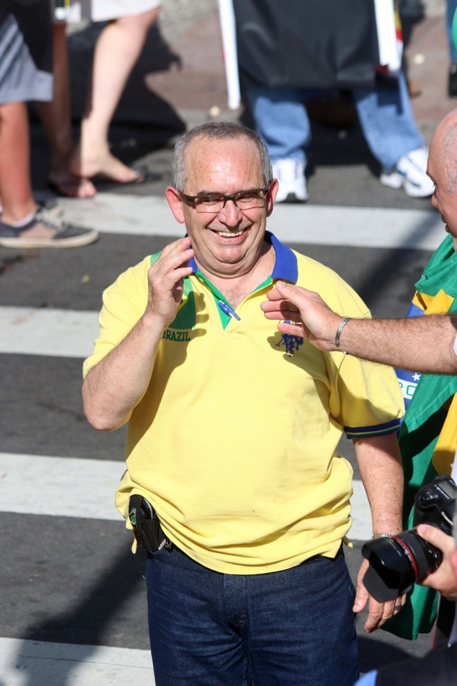 O delegado Rubens Recalcatti, da Delegacia de Crimes contra o Patrimônio, também foi visto na passeata. | JADER ROCHA