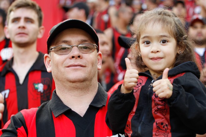 Dia dos pais também é comemorado na Arena com o jogo entre Atletico PR X Sport. | Daniel Castellano/Gazeta do Povo