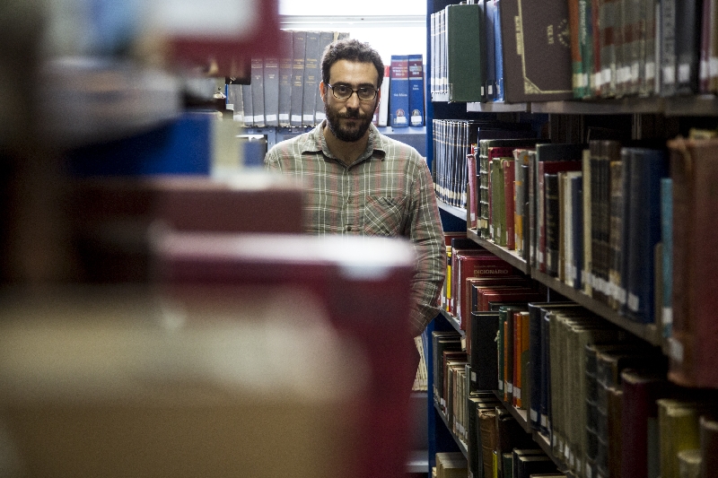 Poeta e tradutor busca dar dignidade aos perdedores em novo livro. | Henry Milléo/Gazeta do Povo