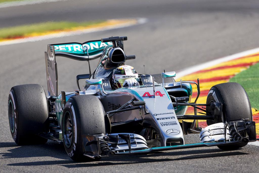 Lewis Hamilton fez a melhor marca dos treinos de sábado. | MICHAEL KOOREN/REUTERS