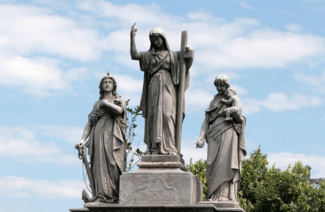 Virtudes teologais no Cemitério Ordem Terceira do Carmo, no RJ | Arquivo pessoal/Clarissa Grassi
