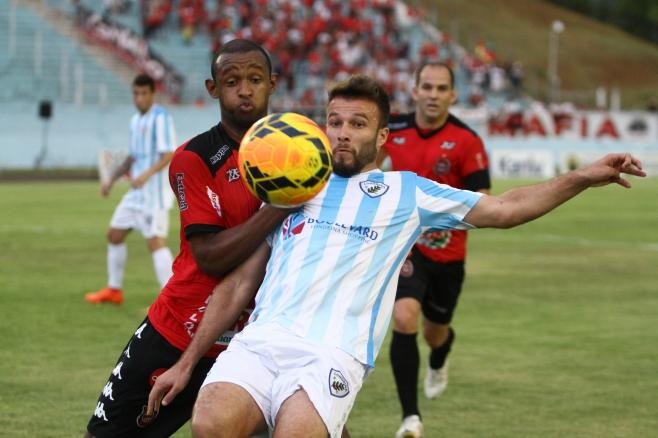 Bruno Batata foi o destaque da vitória do Tubarão | Roberto Custódio/Jornal de Londrina