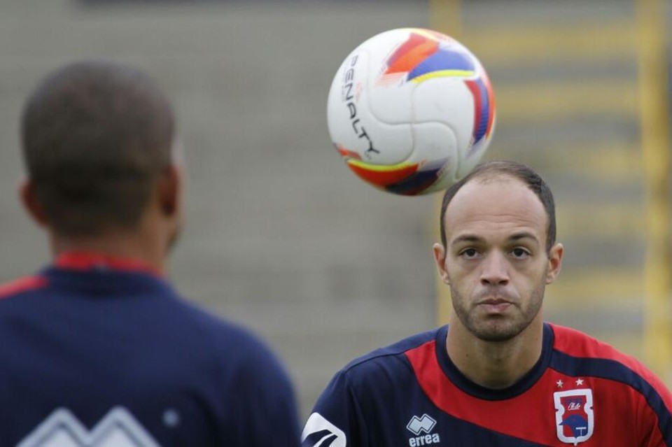 Atacante Carlão, que estava no Botafogo-SP, é o novo reforço do Paraná para a Série B. | Jonathan Campos/Gazeta do Povo