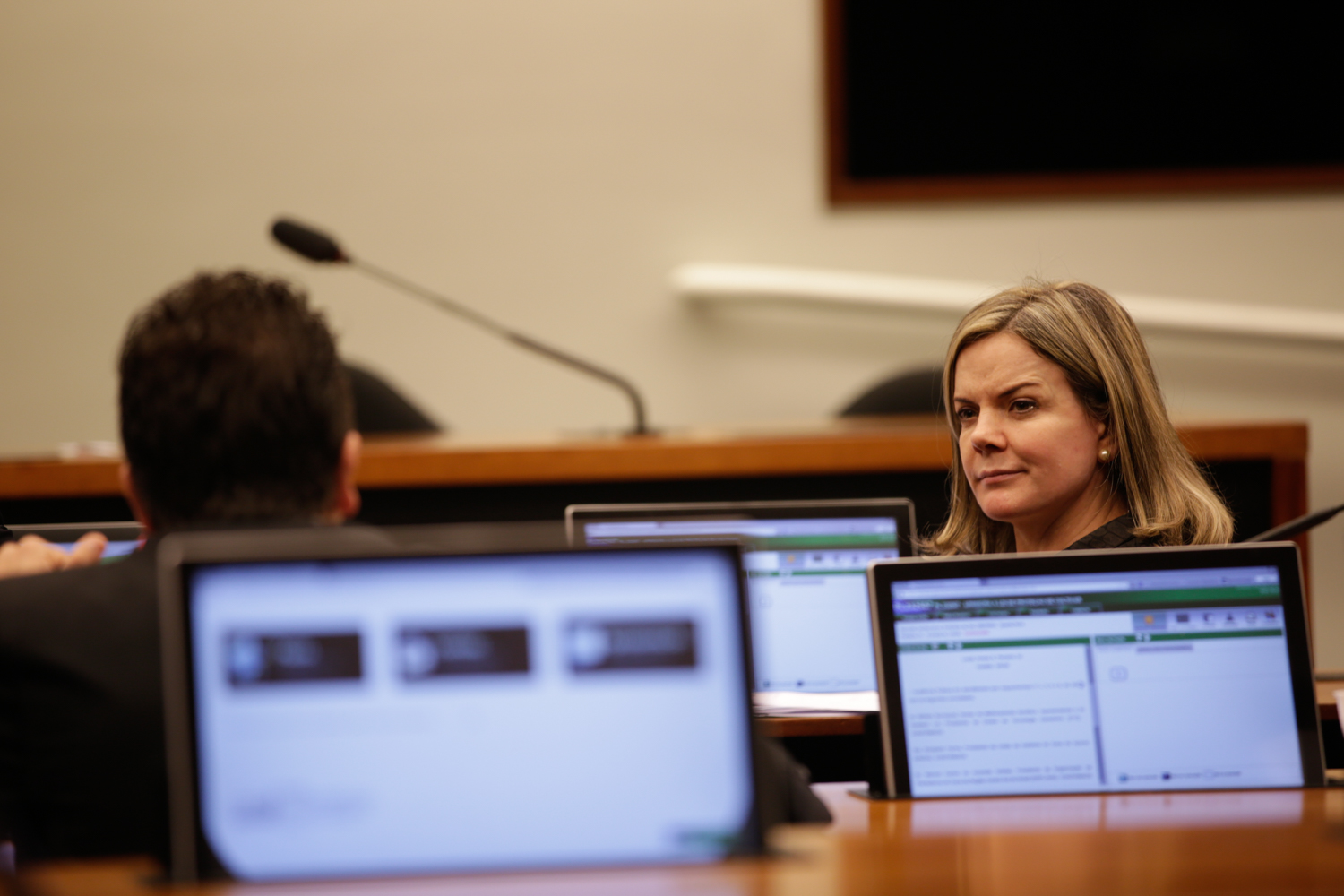 Gleisi disse que o “o escritório de Guilherme Gonçalves é conceituado e referência em direito eleitoral “ no Paraná. | Wenderson Araujo/Gazeta do Povo