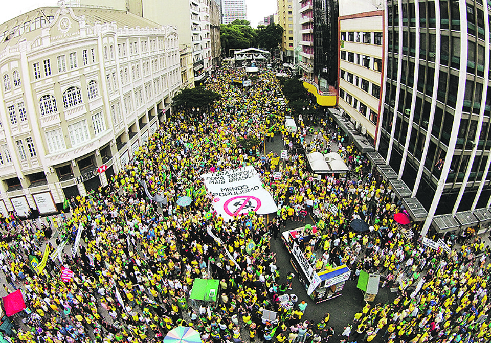 Manifestação de abril em Curitiba: menos fôlego do que em março. | Robert Leh/Gazeta do Povo