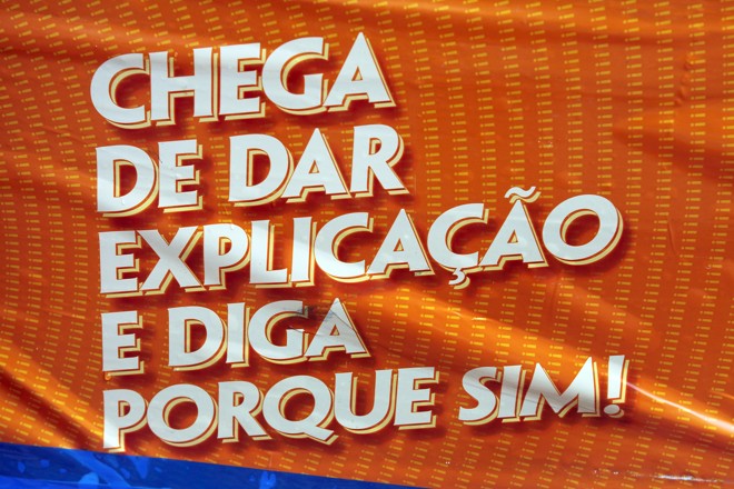 A propaganda de uma marca de cerveja estampada no carrinho de um ambulante parecia um recado sob medida para o governo. |