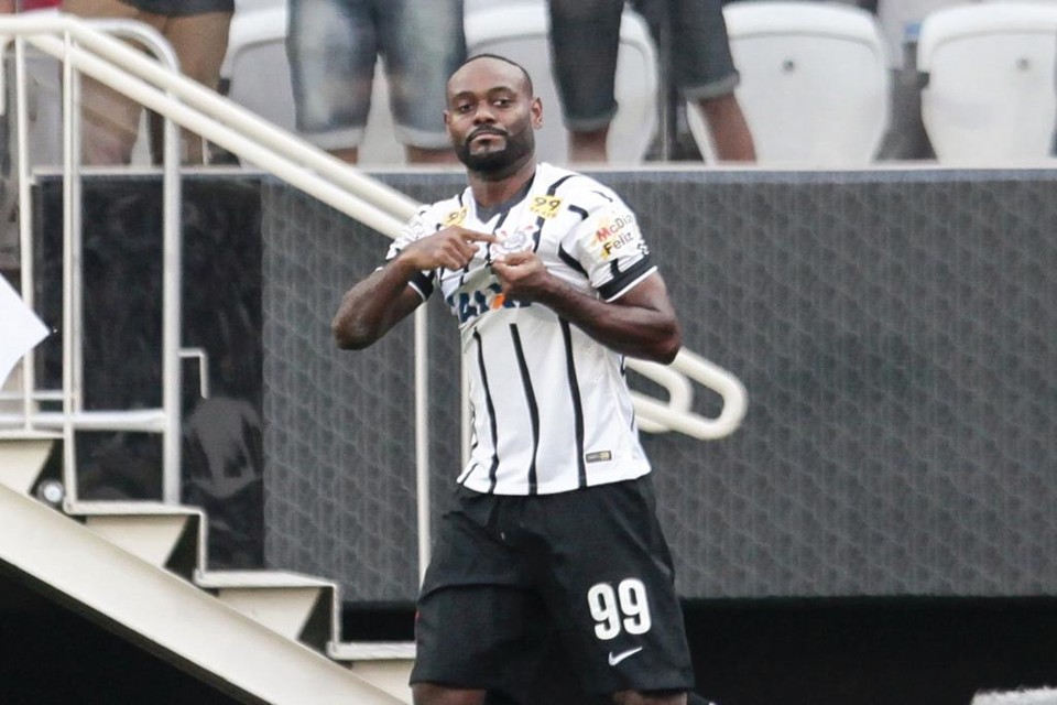 Vagner Love marcou dois gols contra  o Cruzeiro no retorno ao Corinthians. | Ale Frata/Folhapress