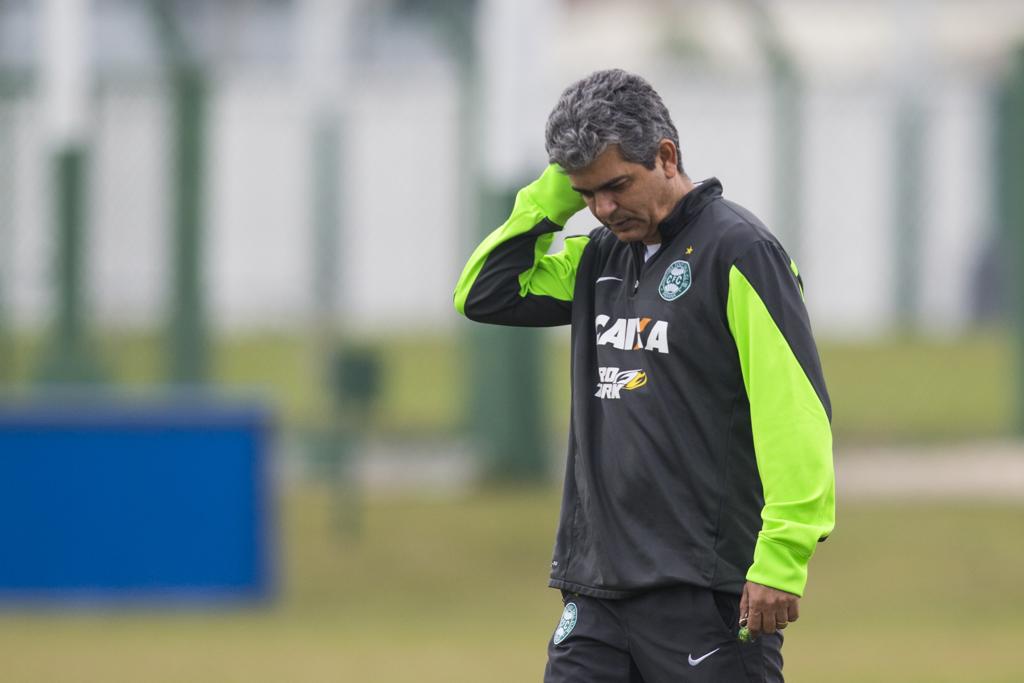 Ney Franco tem dificuldades para armar o Coxa. | Brunno Covello/Gazeta do Povo