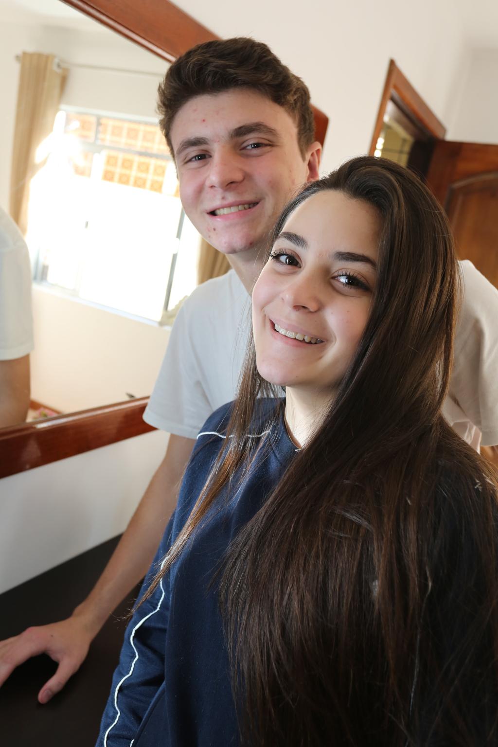 Os irmãos Maria Eduarda e Angelo Bertolli puderam realizar cirurgia de correção da orelha graças ao Projeto Orelinha | Ivonaldo Alexandre/Gazeta do Povo