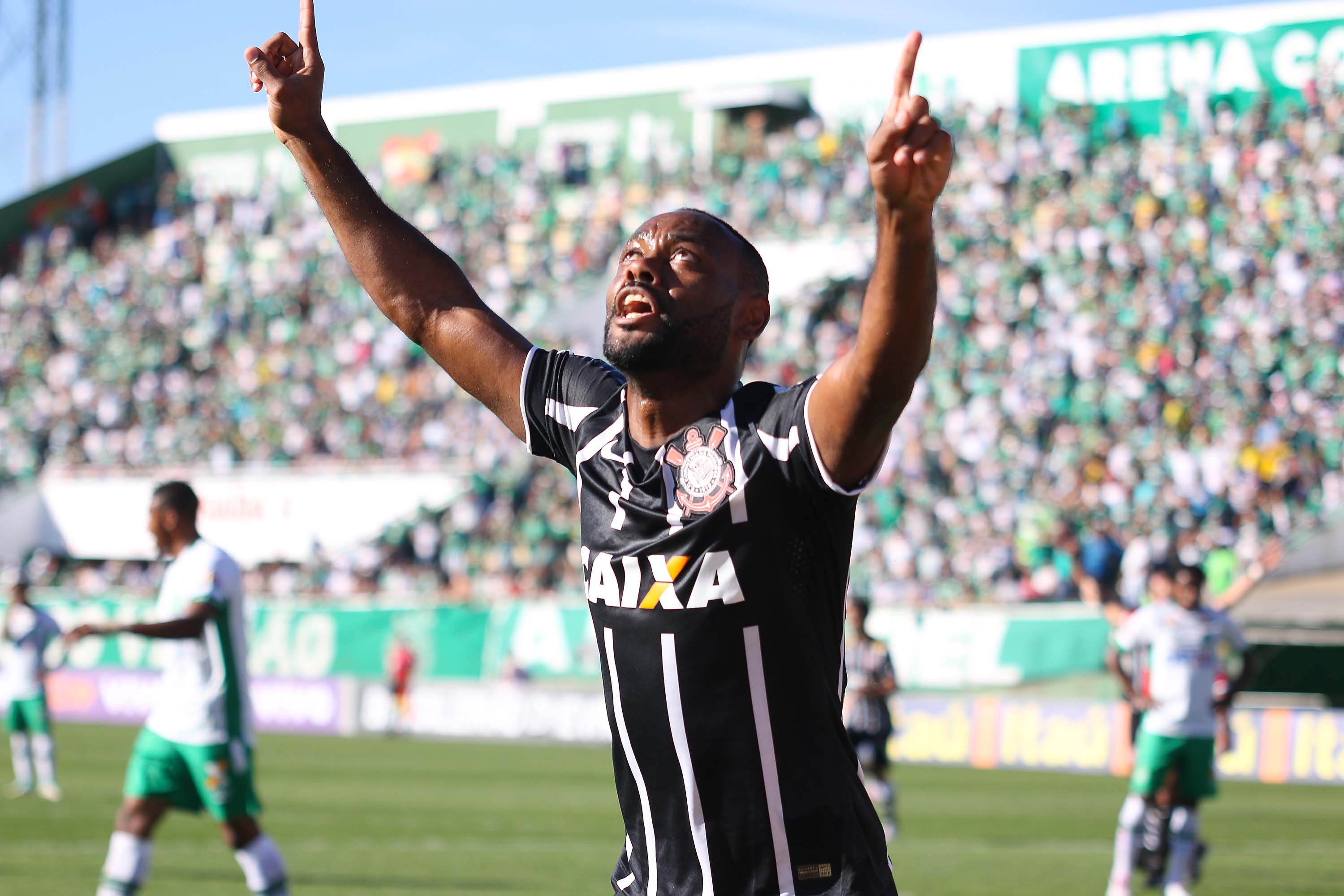 O atacante Vágner Love marcou o segundo gol da vitória corintiana. | /Folhapress