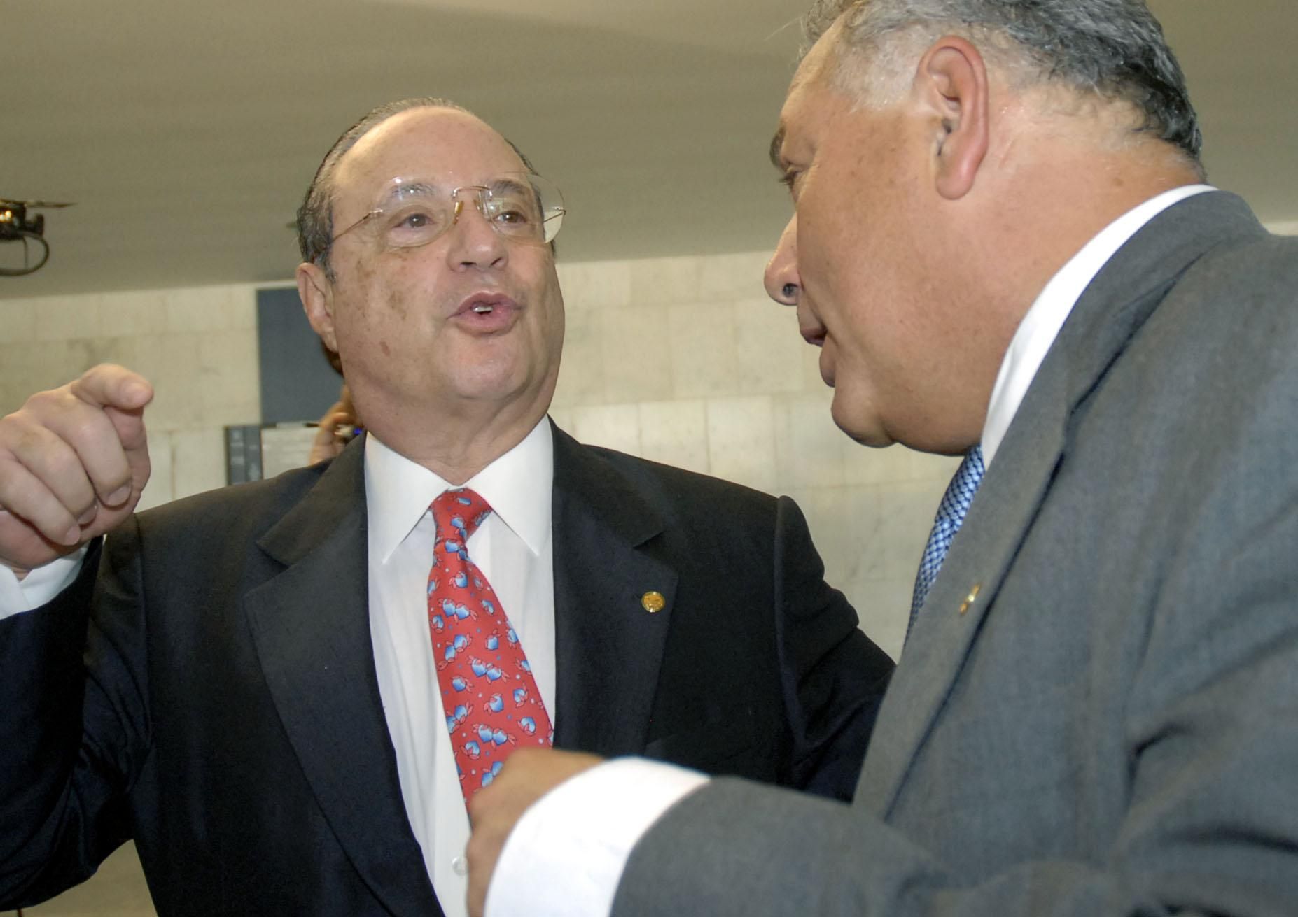 Paulo Maluf: símbolo de sua campanha eleitoral como marca oficial da administração em SP. | Marcello Casal Jr./Agência Brasil