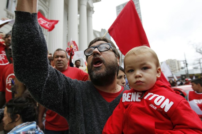 Muitas crianças estavam presentes no protesto, reforçando a natureza pacífica do ato | Jonathan Campos/Gazeta do Povo