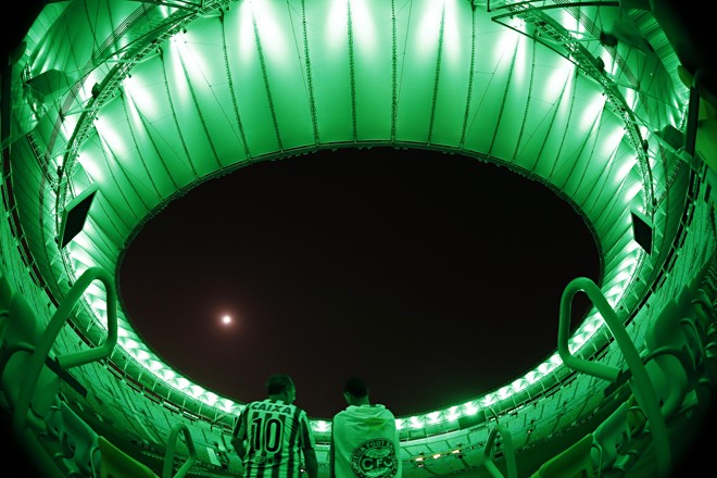 Torcedores do Coritiba estiveram no Maracanã na noite dos 30 anos do título brasileiro sobre o Bangu. | Albari Rosa/Gazeta do Povo