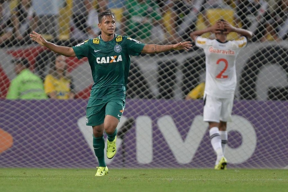 Evandro comemora gol contra o Vasco na primeira vitória do Coxa fora de casa. | Pedro Martins/AGIF/Folhapress