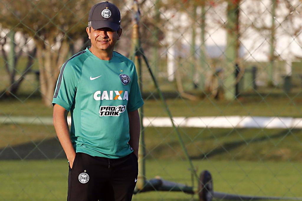 Coritiba de Ney Franco terá de lidar com duas competições ao mesmo tempo no segundo semestre de 2015. | Albari Rosa/Gazeta do Povo