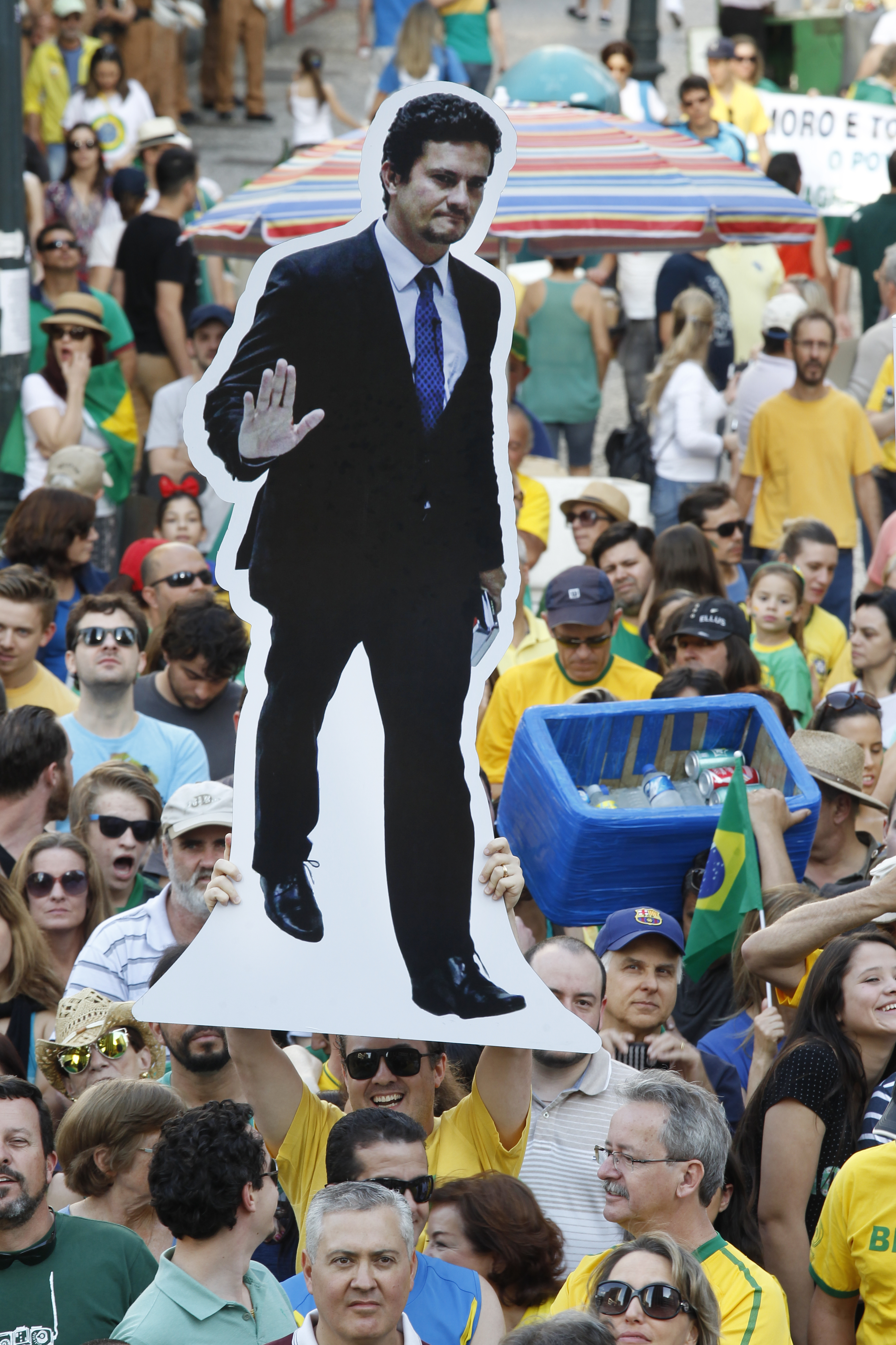 Cartaz de Sergio Moro em Curitiba: para analistas, juiz federal virou o símbolo do combate à corrupção. | Aniele Nascimento/Gazeta do Povo