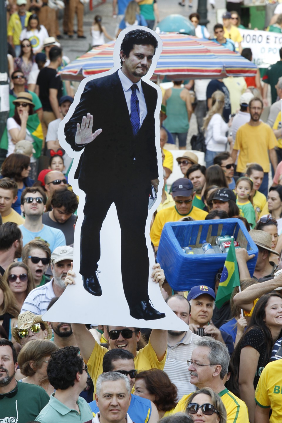 Cartaz de Sergio Moro em Curitiba: para analistas, juiz federal virou o símbolo do combate à corrupção. | Aniele Nascimento/Gazeta do Povo