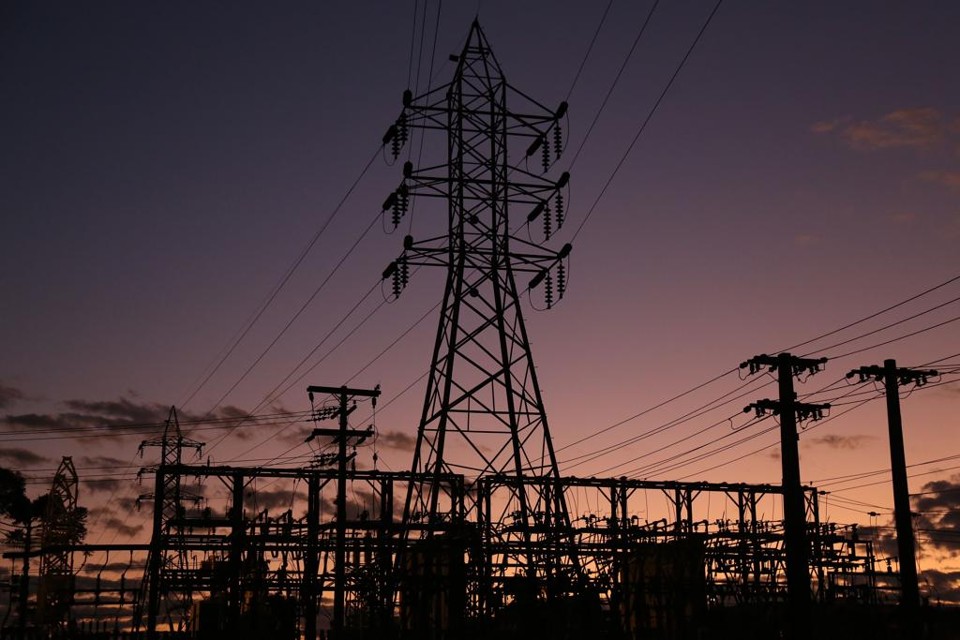 Nos últimos 12 meses, o item energia elétrica acumula uma alta de 70,54% na capital paranaense. | Pedro Serapio/Gazeta do Povo