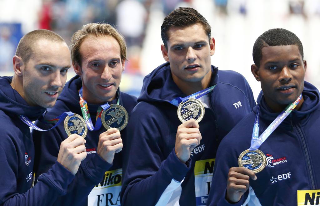 Mehdy Metella, Florent Manaudou, Fabien Gilot eJeremy Stravius : ouro no 4x100 m. | HANNIBAL HANSCHKE/REUTERS
