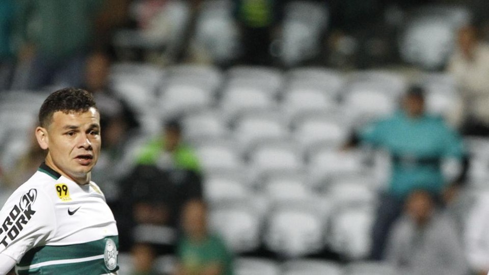 Recuperado de lesão, o meia Ruy voltou a ser escalado no Coritiba e ganhou elogios do treinador. | Daniel Castellano/Gazeta do Povo
