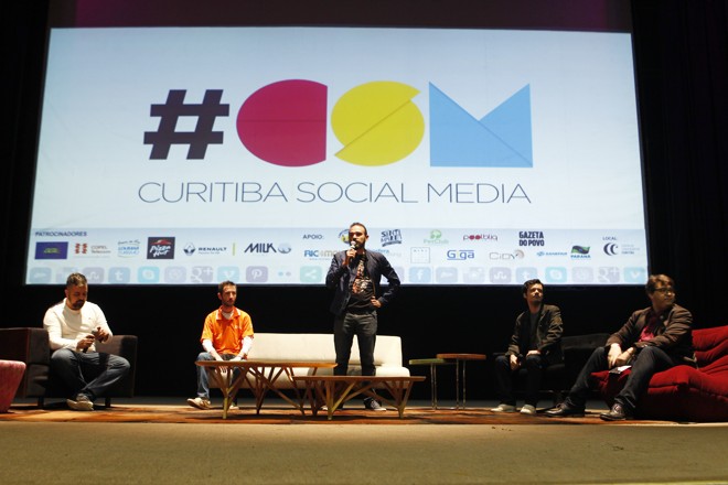 Jornalista Rafael Waltrick (Gazeta do Povo) media palestra sobre “Aprecie a Internet com moderação ou enlouqueça em um mundo no qual a tecnologia, assim como a zoeira, não terá limites”. | Antônio More/Gazeta do Povo