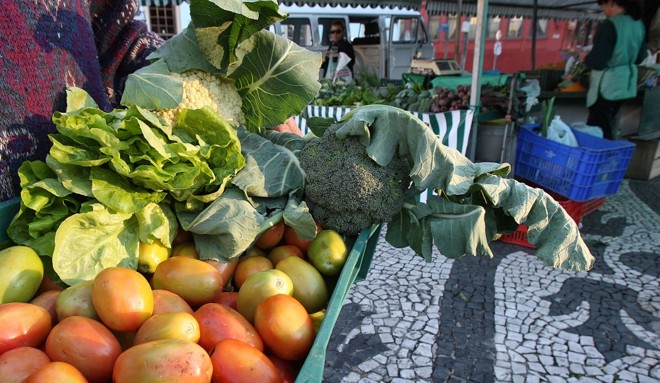 Produtores atuam também na comercialização de alimentos e têm vida mais urbana. |
