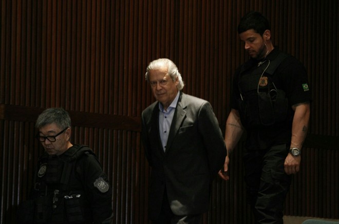 José Dirceu chega para depor na CPI da Petrobras: silêncio. | Aniele Nascimento//Gazeta do Povo