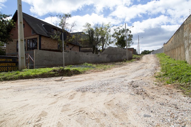 Quase no final da via, trecho sem antipó nem parece pertencer à Saldanha Marinho. | Henry Milleo/Gazeta do Povo